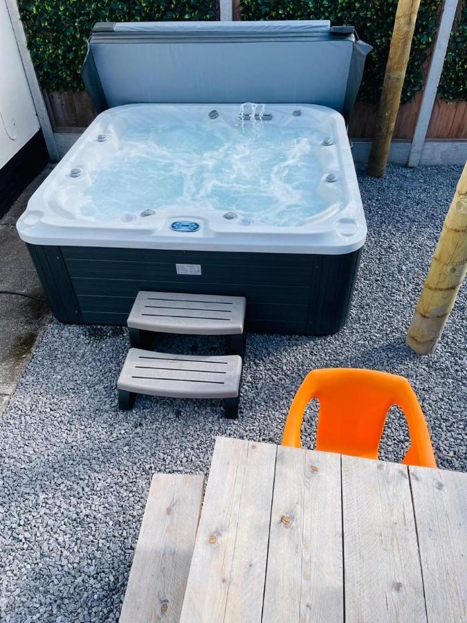 Вилла Stylish Hot Tub House With Free Parking! Йорк Экстерьер фото